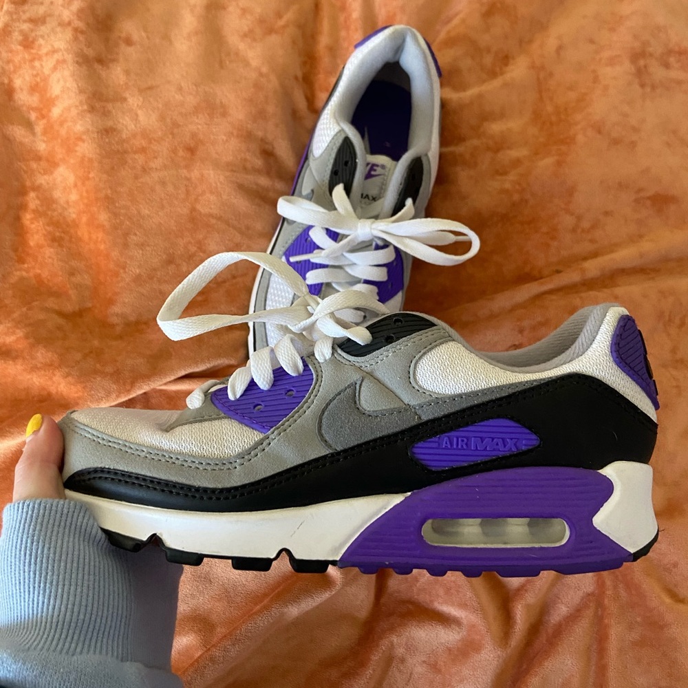 Nike Air Max 90
Recraft Hyper Grape 🍇